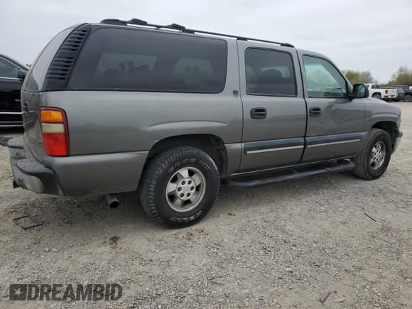 ✅ 2001 Chevrolet Suburban LS • VIN: 3GNEC16T11G166021 • Лот: 46062145. Опубликован ранее на Copart с пробегом 309 029 миль. Бесплатный доступ к архиву аукционных продаж из США и подробный отчёт об истории автомобиля на DreamBid. Изображение 3.
