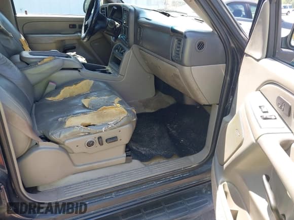 ✅ 2004 Chevrolet Suburban LS • VIN: 3GNEC16Z94G217595 • Лот: 42566525. Опубликован ранее на IAAI с пробегом 289 632 миль. Бесплатный доступ к архиву аукционных продаж из США и подробный отчёт об истории автомобиля на DreamBid. Изображение 5.