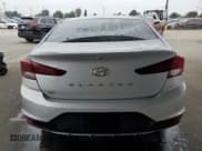 ✅ 2019 Hyundai Elantra SE • VIN: KMHD74LF0KU757010 • Lot: 81782175. Wystawiony na Copart z przebiegiem 77 147 mil. Bezpłatny archiwum sprzedaży aukcyjnych z USA i szczegółowy raport historii pojazdu na DreamBid. Zdjęcie 6.