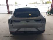 ✅ 2022 Ford Mustang Mach-E Premium • VIN: 3FMTK3R73NMA26889 • Lot: 41916352. Wystawiony na IAAI z przebiegiem 36 441 mil. Bezpłatny archiwum sprzedaży aukcyjnych z USA i szczegółowy raport historii pojazdu na DreamBid. Zdjęcie 17.