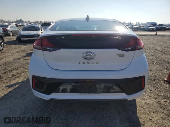 ✅ 2018 Hyundai Ioniq Blue • VIN: KMHC65LC8JU101744 • Lot: 82600814. Wystawiony na Copart z przebiegiem 120 744 mil. Bezpłatny archiwum sprzedaży aukcyjnych z USA i szczegółowy raport historii pojazdu na DreamBid. Zdjęcie 6.
