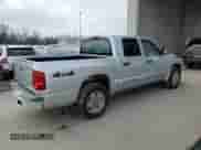 ✅ 2006 Dodge Dakota SLT • VIN: 1D7HW48NX6S645525 • Лот: 82779844. Размещён на Copart с пробегом 81 542 миль миль. Получите бесплатный доступ к архиву аукционных продаж из США и посмотрите подробный отчёт об истории автомобиля на DreamBid. Изображение 3.