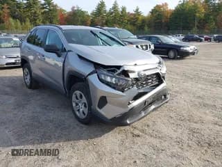 ✅ 2021 Toyota RAV4 LE • VIN: 2T3F1RFV1MC157554 • Лот: 43333970. Опубликован ранее на IAAI с пробегом 53 418 миль. Бесплатный доступ к архиву аукционных продаж из США и подробный отчёт об истории автомобиля на DreamBid. Изображение 1.