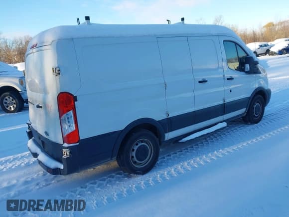 ✅ 2016 Ford Transit • VIN: 1FTYE1ZG8GKA05794 • Lot: 43484712. Wystawiony na IAAI z przebiegiem 228 485 mil. Bezpłatny archiwum sprzedaży aukcyjnych z USA i szczegółowy raport historii pojazdu na DreamBid. Zdjęcie 4.
