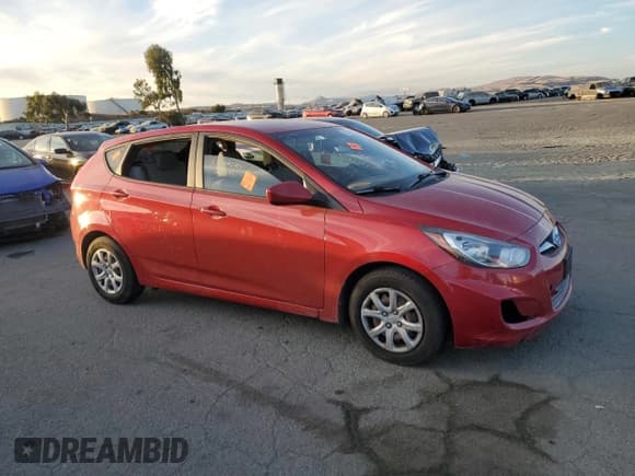 ✅ 2013 Hyundai Accent GS • VIN: KMHCT5AEXDU087329 • Лот: 78517274. Опубликован ранее на Copart с пробегом Не указан. Бесплатный доступ к архиву аукционных продаж из США и подробный отчёт об истории автомобиля на DreamBid. Изображение 4.