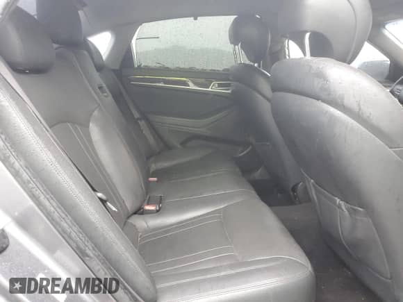 2015 Hyundai Genesis 3.8L with VIN KMHGN4JE6FU075462, listed as a Copart auction lot 82752175 with 195,968 mi miles and Clean title. Bid and sale history available at DreamBid. Image 10.