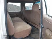 ✅ 1992 Ford F-350 • VIN: 2FTJW35MXNCA46841 • Lot: 41952778. Wystawiony na IAAI z przebiegiem 213 667 mil. Bezpłatny archiwum sprzedaży aukcyjnych z USA i szczegółowy raport historii pojazdu na DreamBid. Zdjęcie 8.