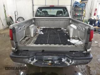 ✅ 1998 Chevrolet S-10 LS • VIN: 1GCCS1947WK194607 • Лот: 85561154. Опубликован ранее на Copart с пробегом 139 246 миль. Бесплатный доступ к архиву аукционных продаж из США и подробный отчёт об истории автомобиля на DreamBid. Изображение 6.