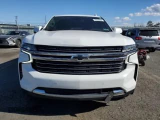 ✅ 2021 Chevrolet Suburban LT • VIN: 1GNSKCKD2MR226411 • Lot: 78835004. Wystawiony na Copart z przebiegiem 76 840 mil. Bezpłatny archiwum sprzedaży aukcyjnych z USA i szczegółowy raport historii pojazdu na DreamBid. Zdjęcie 5.