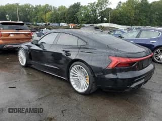 ✅ 2022 Audi RS e-tron GT • VIN: WAUAHBFW9N7904526 • Lot: 68278973. Wystawiony na Copart z przebiegiem 8 103 mil. Bezpłatny archiwum sprzedaży aukcyjnych z USA i szczegółowy raport historii pojazdu na DreamBid. Zdjęcie 2.