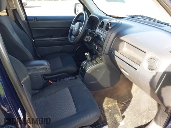 ✅ 2014 Jeep Patriot Sport • VIN: 1C4NJPBA5ED617928 • Lot: 43563168. Wystawiony na IAAI z przebiegiem 146 718 mil. Bezpłatny archiwum sprzedaży aukcyjnych z USA i szczegółowy raport historii pojazdu na DreamBid. Zdjęcie 5.