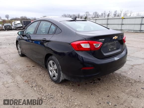 ✅ 2017 Chevrolet Cruze LS • VIN: 1G1BC5SMXH7234574 • Лот: 67185432. Опубликован ранее на Copart с пробегом 114 817 миль. Бесплатный доступ к архиву аукционных продаж из США и подробный отчёт об истории автомобиля на DreamBid. Изображение 3.