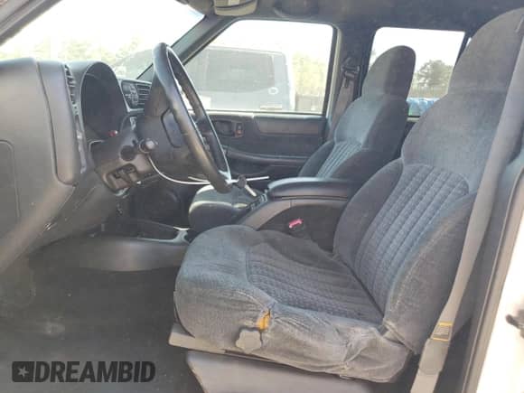 1999 Chevrolet Blazer LT z VIN 1GNDT13W7X2245446, wystawiony jako Copart lot #50569545 z przebiegiem 244 080 mil mil oraz Szkoda całkowita • Salvage title. Historia ofert i sprzedaży dostępna na DreamBid. Obrazek 7.