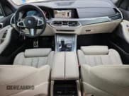 ✅ 2022 BMW X5 xDrive40i • VIN: 5UXCR6C08N9M79755 • Lot: 90331665. Wystawiony na Copart z przebiegiem 31 958 mil. Bezpłatny archiwum sprzedaży aukcyjnych z USA i szczegółowy raport historii pojazdu na DreamBid. Zdjęcie 8.