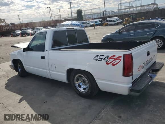 1998 Chevrolet Silverado 1500 with VIN 1GCEC14W1WZ271803, listed as a Copart auction lot 82644905 with 152,686 mi miles and Salvage title. Bid and sale history available at DreamBid. Image 2.