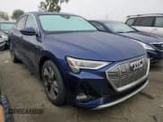 ✅ 2021 Audi e-tron Premium • VIN: WA11AAGE7MB009811 • Lot: 80041533. Wystawiony na Copart z przebiegiem 32 581 mil. Bezpłatny archiwum sprzedaży aukcyjnych z USA i szczegółowy raport historii pojazdu na DreamBid. Zdjęcie 4.