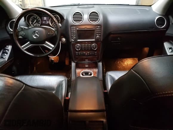 ✅ 2010 Mercedes-Benz GL 550 • VIN: 4JGBF8GE9AA621817 • Lot: 53344305. Wystawiony na Copart z przebiegiem 89 642 mil. Bezpłatny archiwum sprzedaży aukcyjnych z USA i szczegółowy raport historii pojazdu na DreamBid. Zdjęcie 8.