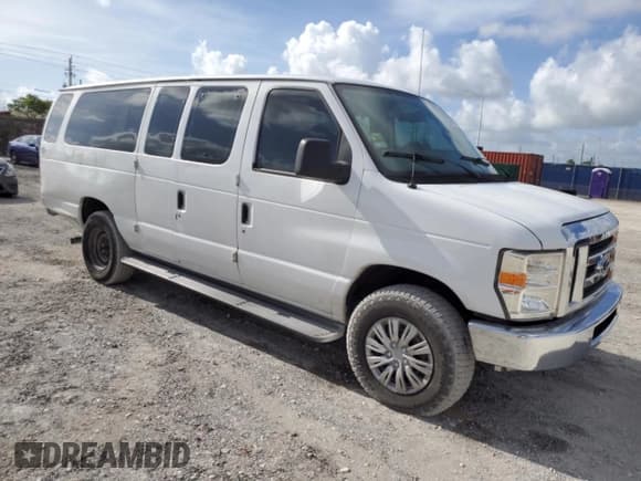 ✅ 2013 Ford Econoline Passenger XL • VIN: 1FBSS3BL3DDA55962 • Lot: 60609895. Wystawiony na Copart z przebiegiem 316 733 mil. Bezpłatny archiwum sprzedaży aukcyjnych z USA i szczegółowy raport historii pojazdu na DreamBid. Zdjęcie 4.