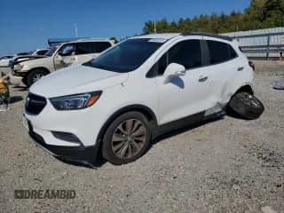 ✅ 2017 Buick Encore Preferred • VIN: KL4CJASB7HB090045 • Lot: 86610375. Wystawiony na Copart z przebiegiem 102 907 mil. Bezpłatny archiwum sprzedaży aukcyjnych z USA i szczegółowy raport historii pojazdu na DreamBid. Zdjęcie 1.