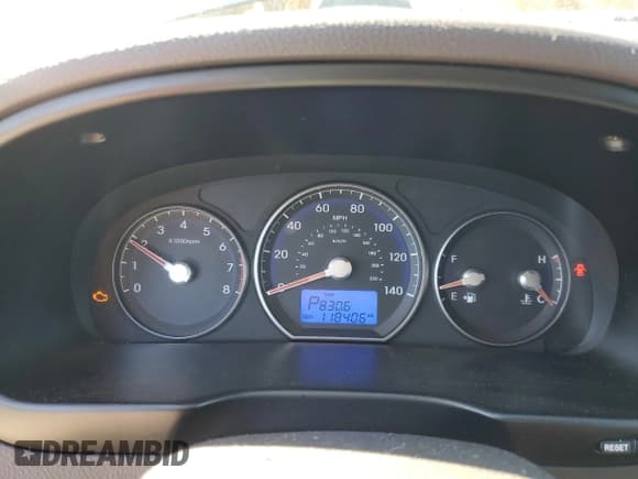 ✅ 2011 Hyundai Santa Fe SE • VIN: 5XYZHDAG5BG014279 • Lot: 87061945. Listed on Copart with 118,406 mi. Free auction sales archive from the USA and detailed vehicle history report at DreamBid. Image 9.