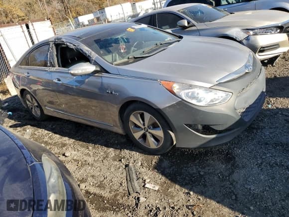 ✅ 2013 Hyundai Sonata • VIN: KMHEC4A44DA084101 • Лот: 90828265. Опубликован ранее на Copart с пробегом 237 239 миль. Бесплатный доступ к архиву аукционных продаж из США и подробный отчёт об истории автомобиля на DreamBid. Изображение 4.