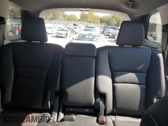 ✅ 2024 Honda Passport Black Edition • VIN: 5FNYF8H8XRB022967 • Lot: 85297085. Wystawiony na Copart z przebiegiem 9 924 mil. Bezpłatny archiwum sprzedaży aukcyjnych z USA i szczegółowy raport historii pojazdu na DreamBid. Zdjęcie 10.