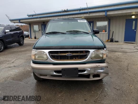 ✅ 1998 Ford Explorer XLT • VIN: 1FMZU32P7WUC59363 • Lot: 83879354. Listed on Copart with 304,490 mi. Free auction sales archive from the USA and detailed vehicle history report at DreamBid. Image 5.
