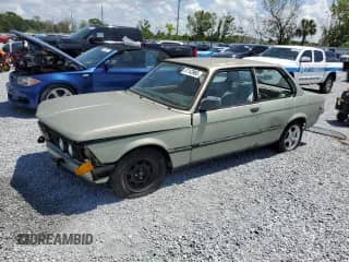 1982 BMW 3 Series z VIN WBAAG3307C8378851, wystawiony jako Copart lot #51143965 z przebiegiem 101 449 mil mil oraz Czysty tytuł • Clean title. Historia ofert i sprzedaży dostępna na DreamBid. Obrazek 1.