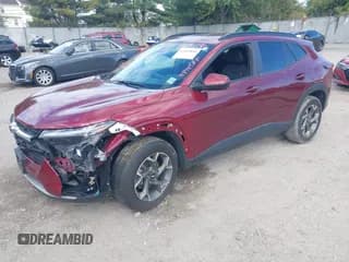 ✅ 2025 Chevrolet Trax LT • VIN: KL77LHEP1SC077808 • Лот: 43485898. Опубликован ранее на IAAI с пробегом Не указан. Бесплатный доступ к архиву аукционных продаж из США и подробный отчёт об истории автомобиля на DreamBid. Изображение 2.