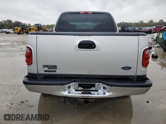 ✅ 2002 Ford F-150 XLT • VIN: 1FTRW07LX2KE40045 • Lot: 90448005. Wystawiony na Copart z przebiegiem 215 331 mil. Bezpłatny archiwum sprzedaży aukcyjnych z USA i szczegółowy raport historii pojazdu na DreamBid. Zdjęcie 6.