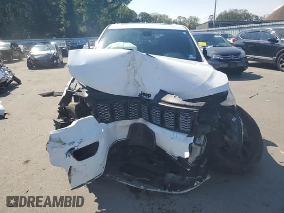 ✅ 2017 Jeep Grand Cherokee Altitude • VIN: 1C4RJFAG2HC721823 • Lot: 71512195. Listed on Copart with 114,573 mi. Free auction sales archive from the USA and detailed vehicle history report at DreamBid. Image 5.