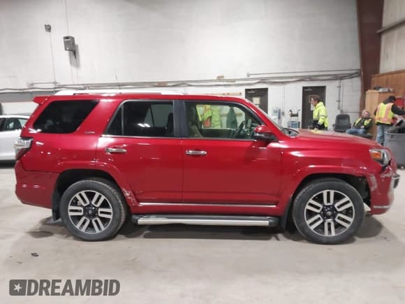 ✅ 2018 Toyota 4Runner SR5 • VIN: JTEBU5JRXJ5495556 • Lot: 42060467. Wystawiony na IAAI z przebiegiem 235 195 mil. Bezpłatny archiwum sprzedaży aukcyjnych z USA i szczegółowy raport historii pojazdu na DreamBid. Zdjęcie 13.