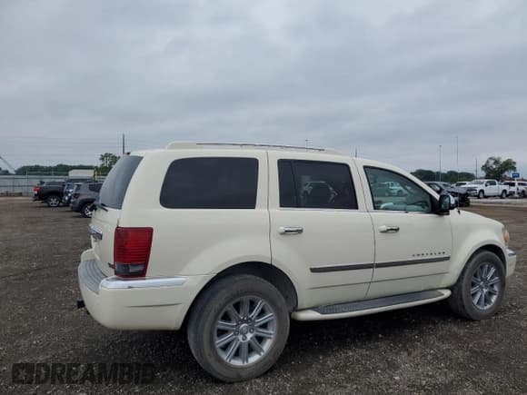 ✅ 2008 Chrysler Aspen Limited • VIN: 1A8HW58268F138325 • Lot: 57108465. Wystawiony na Copart z przebiegiem 190 888 mil. Bezpłatny archiwum sprzedaży aukcyjnych z USA i szczegółowy raport historii pojazdu na DreamBid. Zdjęcie 3.