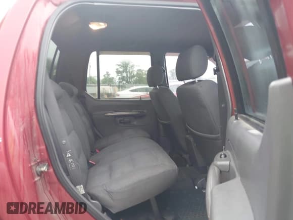 ✅ 2001 Ford Explorer Sport Trac • VIN: 1FMZU77E11UA37375 • Lot: 42876822. Wystawiony na IAAI z przebiegiem 154 633 mil. Bezpłatny archiwum sprzedaży aukcyjnych z USA i szczegółowy raport historii pojazdu na DreamBid. Zdjęcie 8.