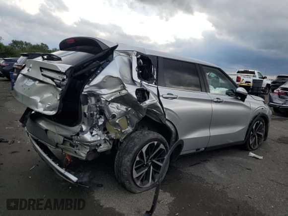 ✅ 2022 Mitsubishi Outlander SE • VIN: JA4J3UA83NZ013359 • Лот: 84210855. Опубликован ранее на Copart с пробегом Не указан. Бесплатный доступ к архиву аукционных продаж из США и подробный отчёт об истории автомобиля на DreamBid. Изображение 3.