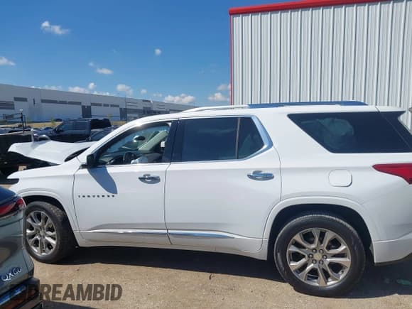 ✅ 2018 Chevrolet Traverse Premier • VIN: 1GNERKKW3JJ176035 • Lot: 43297518. Wystawiony na IAAI z przebiegiem 69 630 mil. Bezpłatny archiwum sprzedaży aukcyjnych z USA i szczegółowy raport historii pojazdu na DreamBid. Zdjęcie 13.
