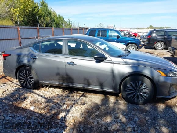 ✅ 2024 Nissan Altima SV • VIN: 1N4BL4DV6RN402088 • Lot: 43574799. Wystawiony na IAAI z przebiegiem 32 631 mil. Bezpłatny archiwum sprzedaży aukcyjnych z USA i szczegółowy raport historii pojazdu na DreamBid. Zdjęcie 13.