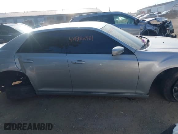 ✅ 2021 Chrysler 300 S • VIN: 2C3CCABGXMH549893 • Lot: 42982981. Listed on IAAI with 90,497 mi. Free auction sales archive from the USA and detailed vehicle history report at DreamBid. Image 14.