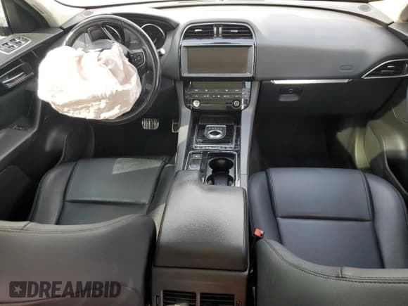 ✅ 2019 Jaguar F-Pace 25t • VIN: SADCS2FXXKA390386 • Lot: 54671255. Wystawiony na Copart z przebiegiem 103 930 mil. Bezpłatny archiwum sprzedaży aukcyjnych z USA i szczegółowy raport historii pojazdu na DreamBid. Zdjęcie 8.