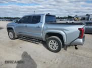 ✅ 2024 Toyota Tacoma SR5 • VIN: 3TYLB5JNXRT033696 • Lot: 90677615. Wystawiony na Copart z przebiegiem 32 732 mil. Bezpłatny archiwum sprzedaży aukcyjnych z USA i szczegółowy raport historii pojazdu na DreamBid. Zdjęcie 2.