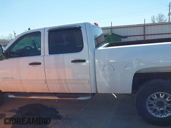 ✅ 2011 Chevrolet Silverado 2500HD LT • VIN: 1GC1KXCG9BF105328 • Лот: 41771074. Опубликован ранее на IAAI с пробегом 246 868 миль. Бесплатный доступ к архиву аукционных продаж из США и подробный отчёт об истории автомобиля на DreamBid. Изображение 15.