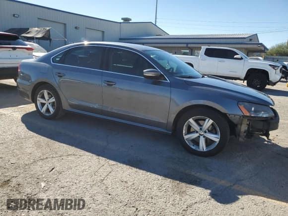 ✅ 2014 Volkswagen Passat SE • VIN: 1VWBS7A3XEC078342 • Лот: 90053175. Опубликован ранее на Copart с пробегом 139 959 миль. Бесплатный доступ к архиву аукционных продаж из США и подробный отчёт об истории автомобиля на DreamBid. Изображение 4.