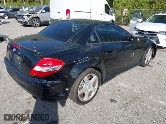 ✅ 2008 Mercedes-Benz SLK 350 • VIN: WDBWK56F38F186671 • Лот: 41530919. Опубликован ранее на IAAI с пробегом 115 567 миль. Бесплатный доступ к архиву аукционных продаж из США и подробный отчёт об истории автомобиля на DreamBid. Изображение 4.