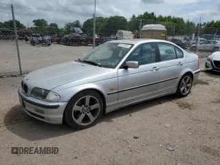 1999 BMW 3 Series 328i z VIN WBAAM5337XFR09689, wystawiony jako Copart lot #65123834 z przebiegiem 200 062 mil mil oraz Czysty tytuł • Clean title. Historia ofert i sprzedaży dostępna na DreamBid. Obrazek 1.
