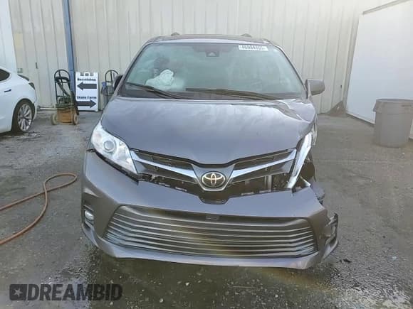 ✅ 2020 Toyota Sienna XLE • VIN: 5TDDZ3DC0LS243029 • Lot: 50818735. Listed on Copart with 84,182 mi. Free auction sales archive from the USA and detailed vehicle history report at DreamBid. Image 15.