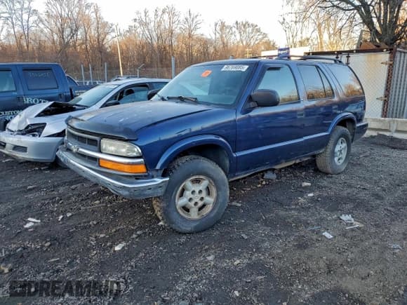 ✅ 2001 Chevrolet Blazer LT • VIN: 1GNDT13W81K228985 • Lot: 96769085. Listed on Copart with 212,572 mi. Free auction sales archive from the USA and detailed vehicle history report at DreamBid. Image 1.