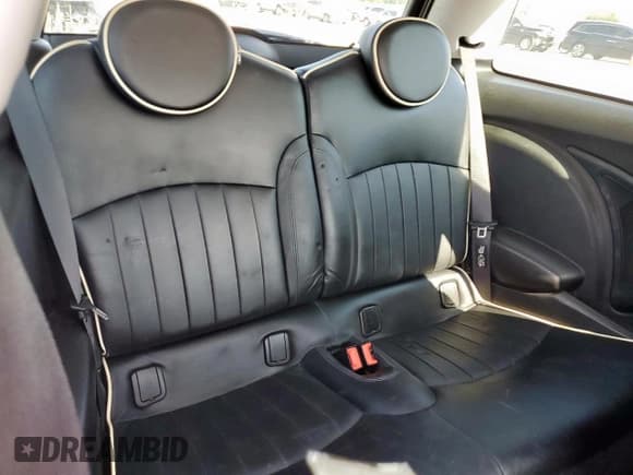 ✅ 2009 MINI Hardtop S • VIN: WMWMF73509TT99369 • Lot: 84188355. Wystawiony na Copart z przebiegiem 83 106 mil. Bezpłatny archiwum sprzedaży aukcyjnych z USA i szczegółowy raport historii pojazdu na DreamBid. Zdjęcie 10.