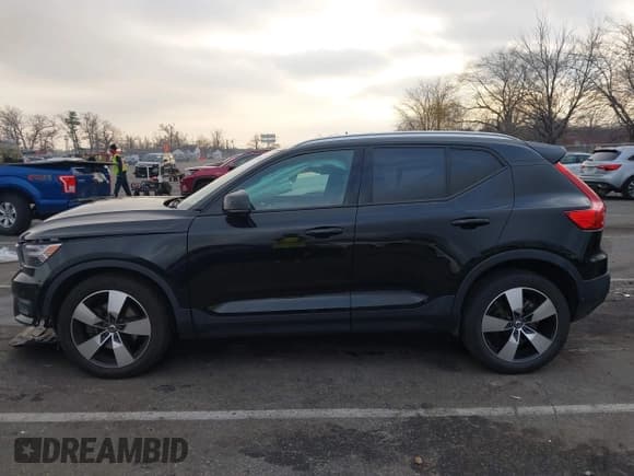 ✅ 2021 Volvo XC40 Momentum • VIN: YV4162UK4M2471473 • Lot: 43780178. Wystawiony na IAAI z przebiegiem 44 464 mil. Bezpłatny archiwum sprzedaży aukcyjnych z USA i szczegółowy raport historii pojazdu na DreamBid. Zdjęcie 14.