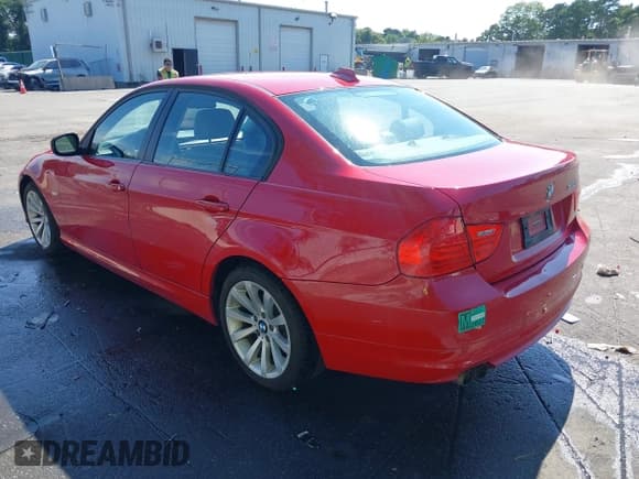 ✅ 2011 BMW 3 Series 328i • VIN: WBAPH7C50BE677429 • Lot: 42903016. Wystawiony na IAAI z przebiegiem 157 899 mil. Bezpłatny archiwum sprzedaży aukcyjnych z USA i szczegółowy raport historii pojazdu na DreamBid. Zdjęcie 3.