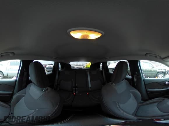 ✅ 2015 Jeep Cherokee Latitude • VIN: 1C4PJMCS3FW668154 • Lot: 43716947. Wystawiony na IAAI z przebiegiem 330 972 mil. Bezpłatny archiwum sprzedaży aukcyjnych z USA i szczegółowy raport historii pojazdu na DreamBid. Zdjęcie 18.